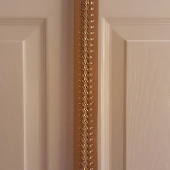 Tan color Guess belt - Picture 2 of 6